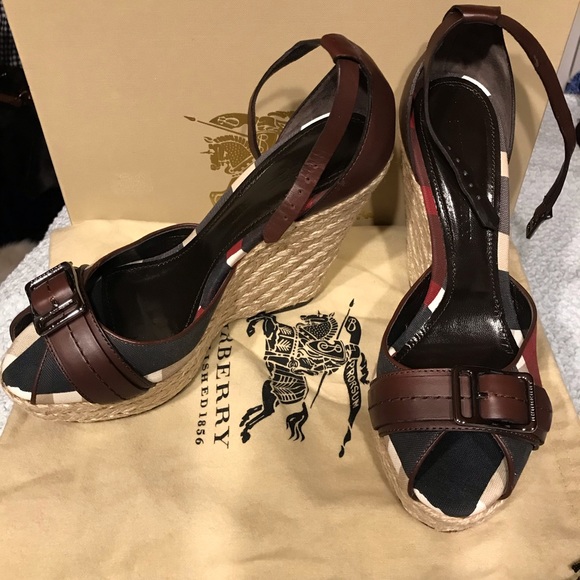 Burberry Wedge - Picture 1 of 4
